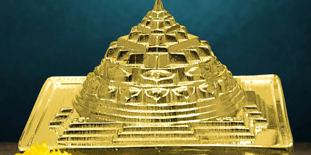 Sri Yantra Vastu श्रीयंत्र की पूजा करने में रखेंगे इन बातों का ध्‍यान तो मां लक्ष्‍मी बरसाएंगी धन