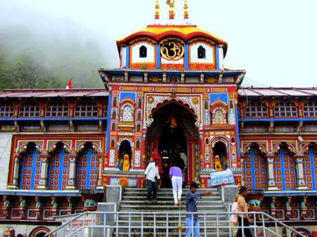 बद्रीनाथ की मूर्ति के बारे में जानें रहस्यमयी बातें, स्पर्श कर सकते हैं बस यही