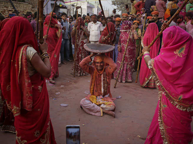 Nandgaon LatthMar Holi 2022 नंदगांव के बारे में जानें खास बातें, जहां आज मनाई जा रही लट्ठमार होली