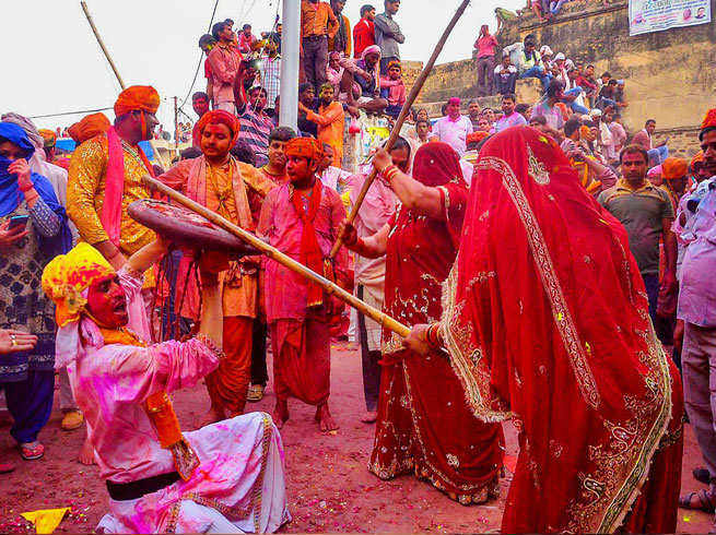 बरसाने और नंदगांव की लट्ठमार होली, जानें खूबियां और मान्यताएं