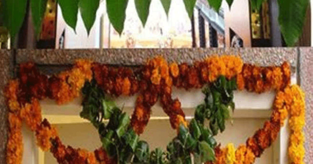 Main Door Vastu Tips: स्‍नान के बाद घर के मुख्‍य द्वार पर छिड़कें ये 3 चीजें, जल्‍द अमीर बन जाएंगे आप
