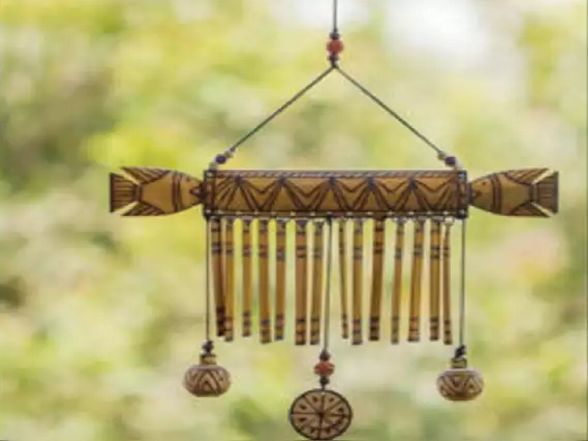 Wind Chimes Vastu: विंड चाइम्स को घर में लगाने से आएगी सुख समृद्धि, जानें इनसे जुड़े रहस्य