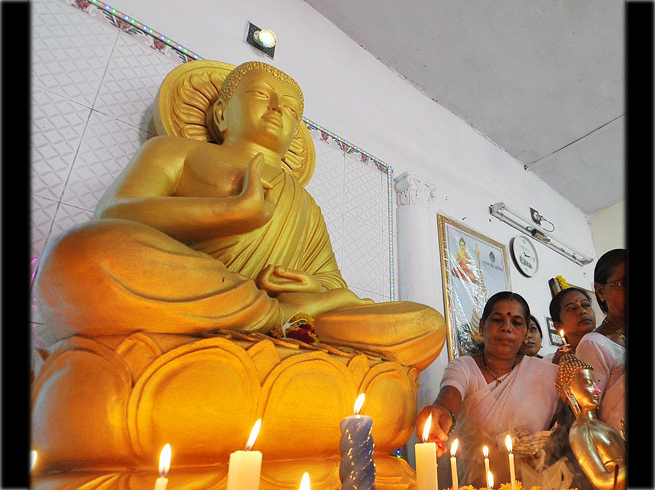 महात्‍मा बुद्ध ने दान में मिले इस जूठे फल को भी इतना खुशी से स्‍वीकार किया कि सब लोग दंग रह गए