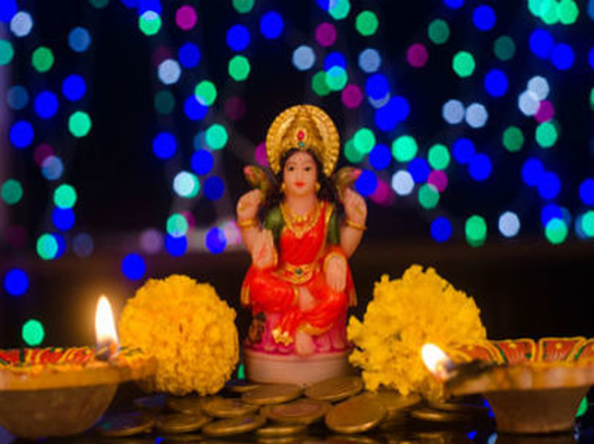 माता लक्ष्मी का दीपक इस तरह बदल सकता है आपका जीवन