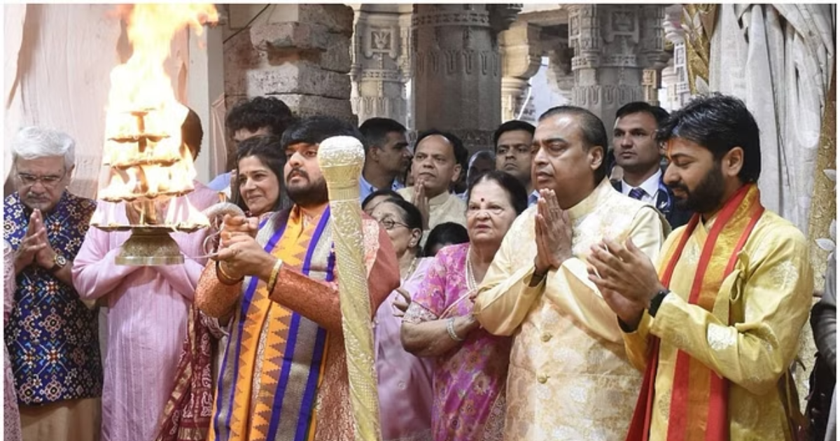 मुकेश अंबानी ने मां कोकिलाबेन सहित द्वारकाधीश मंदिर में की पूजा अर्चना, जानें मंदिर के बारे में ये खास बातें