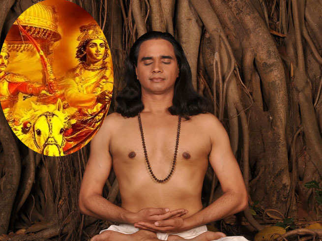 समृद्ध गुरु को ऐसा करते देख दुखी हो गया सम्राट शिष्य