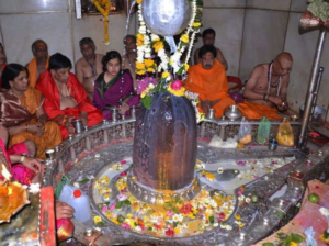 शादी की मुराद पूरी करनेवाला शिवलिंग, दिन में 3 बार बदलता है रंग