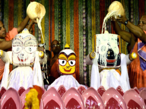 जगन्नाथजी पुरी: 90 दिनों में बना रथ, उल्टी दिशा में लहराता है ध्वज
