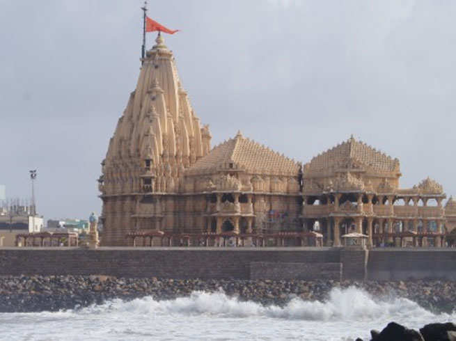 यात्रा के साथ तीर्थः द्वारिकाधीश के अलावा यहां इन मंदिरों के भी दर्शन करें