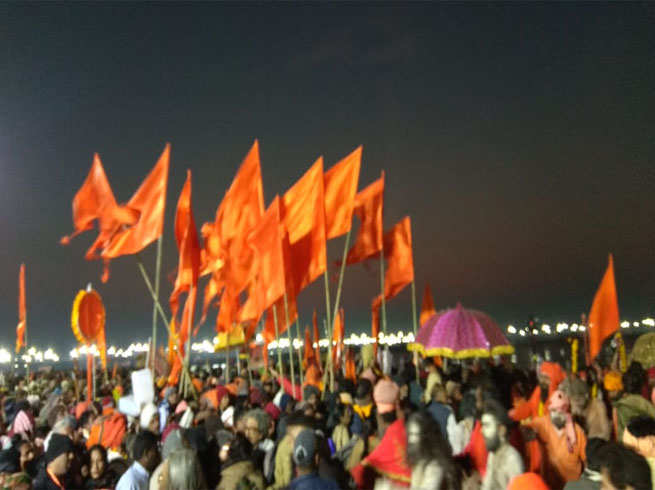Kumbh Mela Shahi Snan: शाही स्नान के लिए अखाड़े करते हैं इन नियमों का पालन