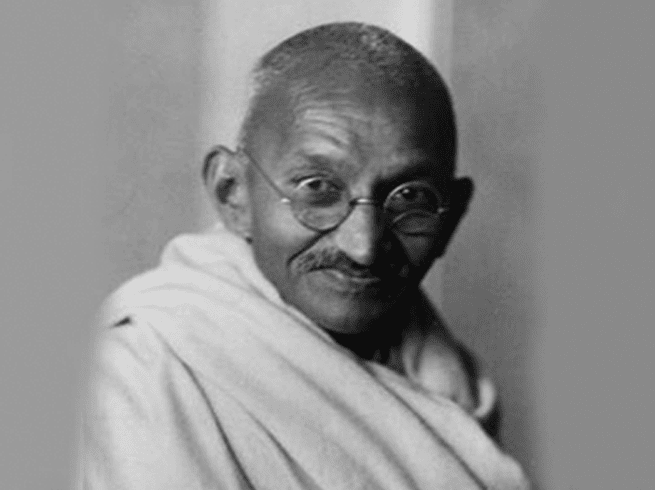 आखिर इस व्‍यक्ति ने क्‍यों नहीं उठाई गांधीजी के नीचे से दरी