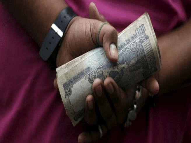 पति को क्‍यों बेईमानी करने के लिए उकसा रही थी जज साहब की पत्‍नी