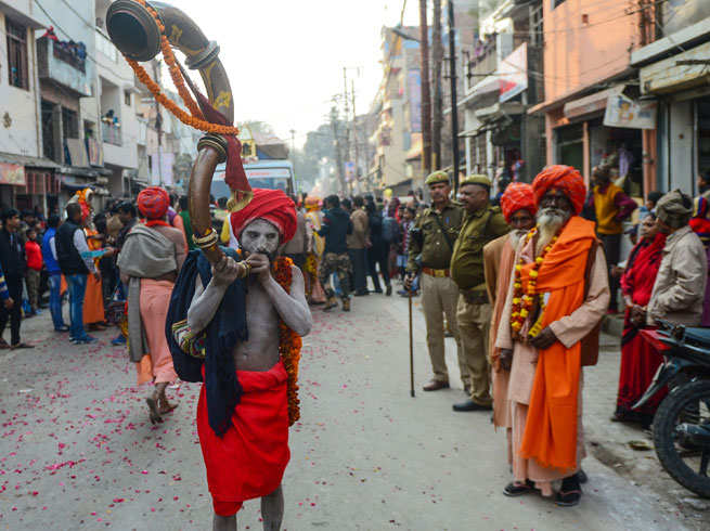 प्रयागराज में पग-पग पर अनेकता में एकता का संगम, सभी कर रहे हैं सेवा