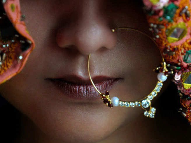आखिर क्‍यों इस महान विधवा महिला को लगाना पड़ गया घड़ी भर का सिंदूर