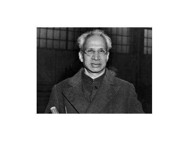 डॉ. राधाकृष्णन ने स्टालिन के जन्मदिन पर दिया बेल का फल, बोले ये हैं अंदर से नरम और बाहर से गरम