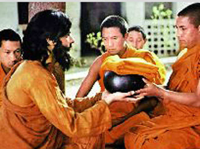 बुद्ध शिष्य सारिपुत्र ने बताया दूर होते हुए भी पास रहने का अर्थ, बोले शून्य होने से खत्म हो जाता है अहं